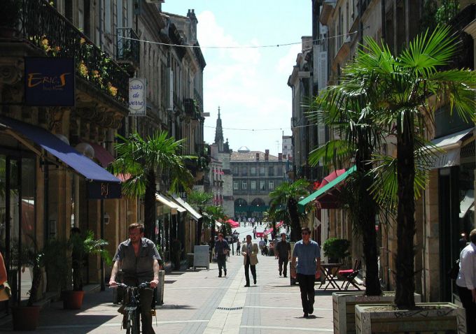 Ciclism în Bordeaux, ce ar putea fi mai romantic?