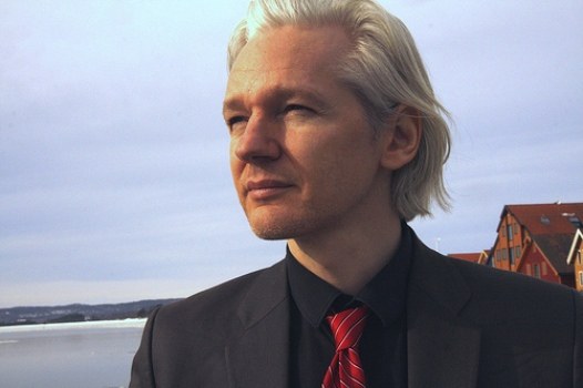 Care sunt condițiile de ședere a lui Assange în Ecuador?